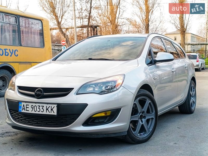 Універсал Opel Astra 2015 в Павлограді