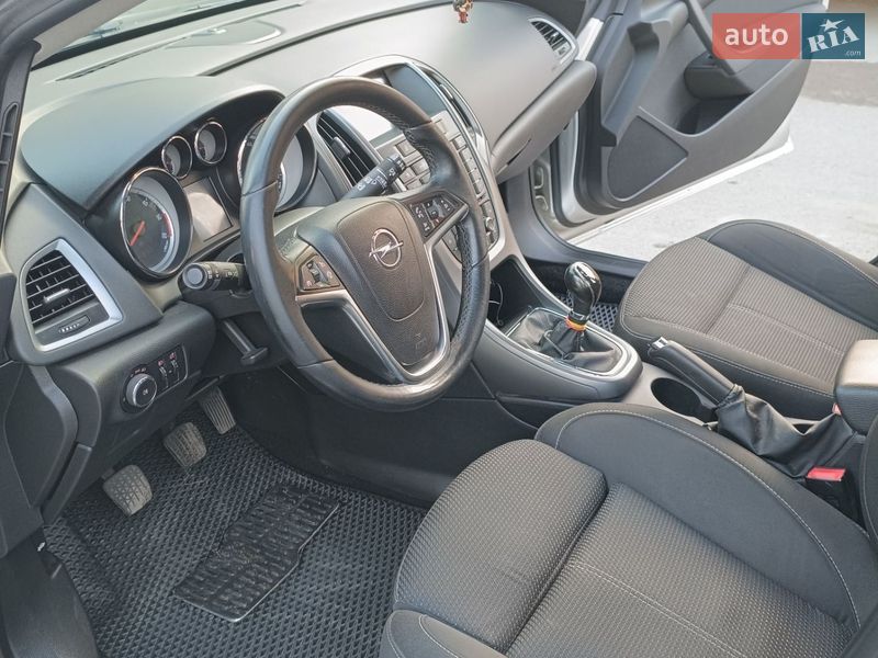 Універсал Opel Astra 2015 в Павлограді