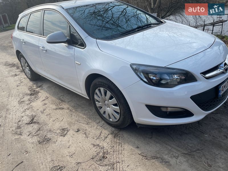 Універсал Opel Astra 2016 в Житомирі