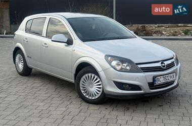 Хэтчбек Opel Astra 2012 в Самборе