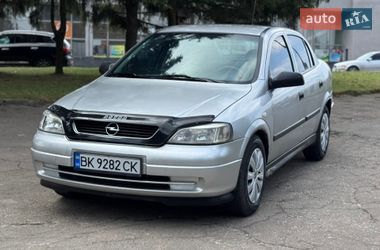 Седан Opel Astra 2004 в Ровно