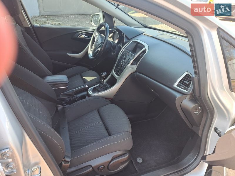 Універсал Opel Astra 2011 в Нововолинську фото 17 Універсал Opel Astra 2011 в Нововолинську