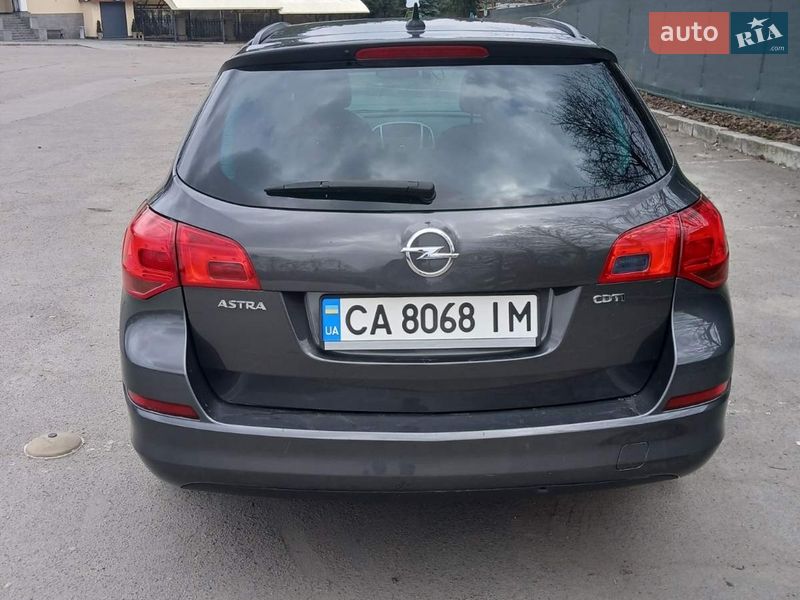 Универсал Opel Astra 2011 в Умани