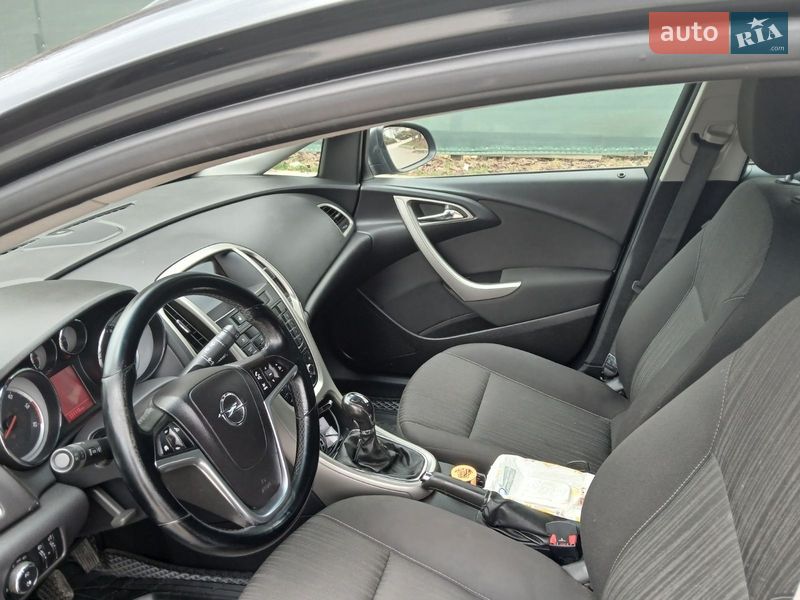 Универсал Opel Astra 2011 в Умани