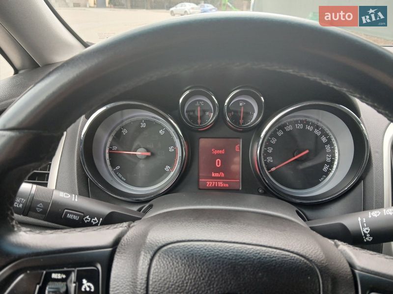 Универсал Opel Astra 2011 в Умани