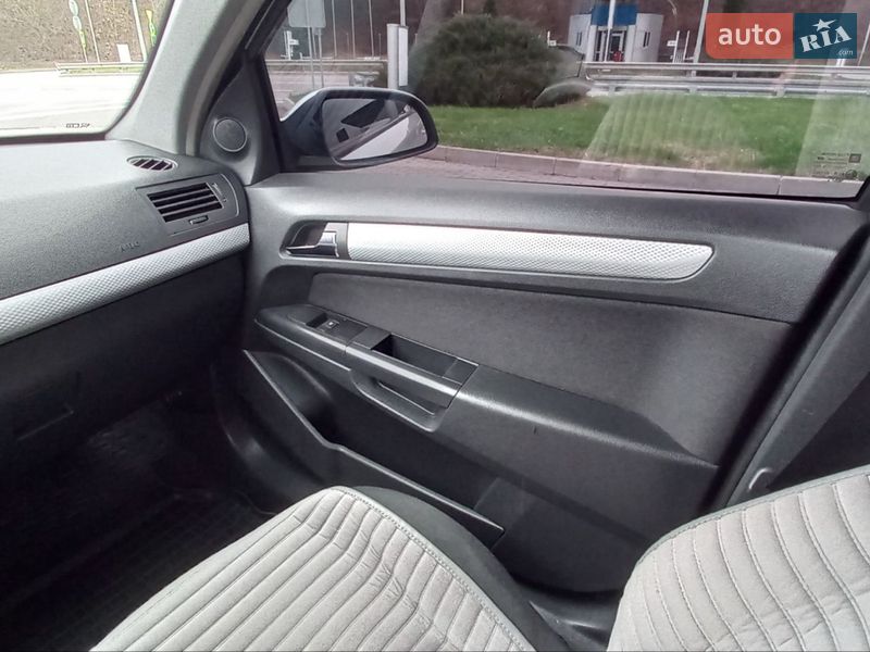 Універсал Opel Astra 2006 в Могилів-Подільському