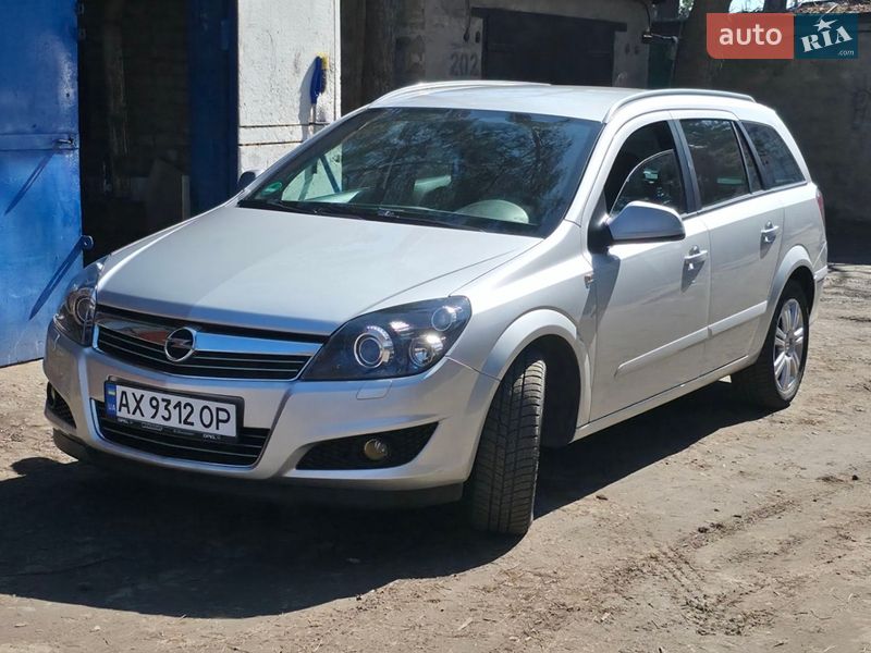 Opel Astra 2010 Opel Astra 2010