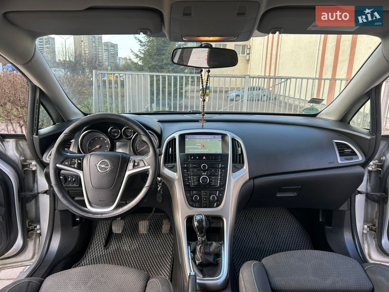 Універсал Opel Astra 2011 в Львові