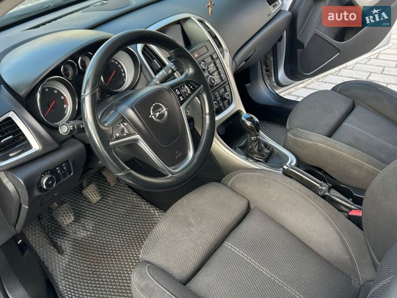 Універсал Opel Astra 2011 в Львові