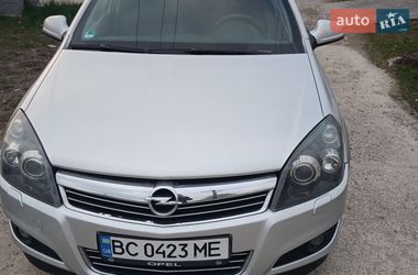 Універсал Opel Astra 2010 в Львові