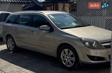 Универсал Opel Astra 2009 в Кицмани