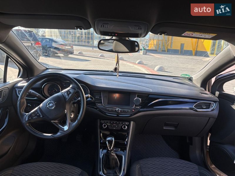 Хэтчбек Opel Astra 2017 в Черновцах