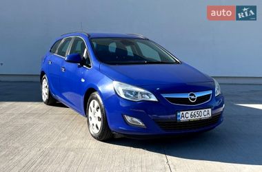 Універсал Opel Astra 2011 в Луцьку