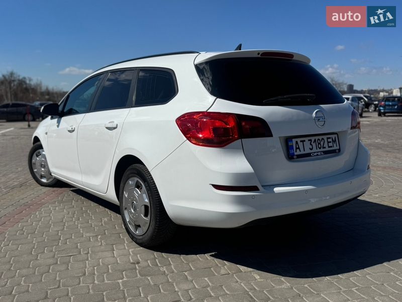 Універсал Opel Astra 2012 в Харкові