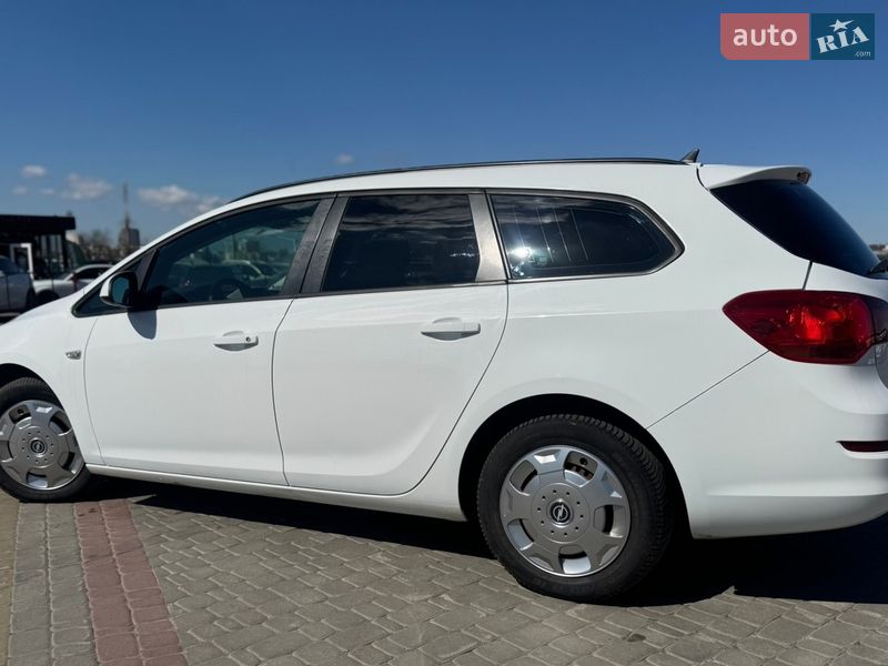 Універсал Opel Astra 2012 в Харкові