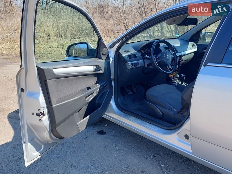 Универсал Opel Astra 2010 в Павлограде