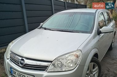 Универсал Opel Astra 2009 в Ровно