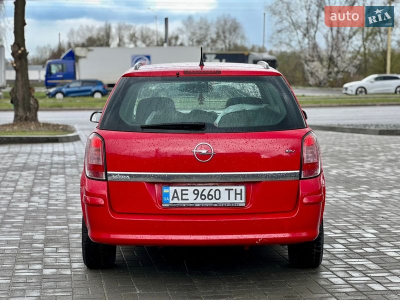 Універсал Opel Astra 2009 в Дніпрі