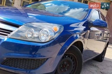 Універсал Opel Astra 2010 в Івано-Франківську