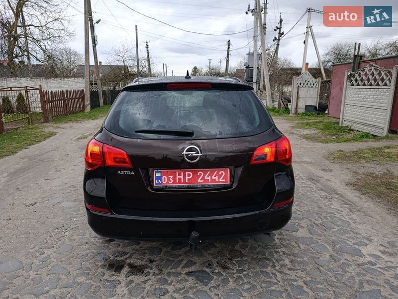 Універсал Opel Astra 2012 в Старій Вижівці