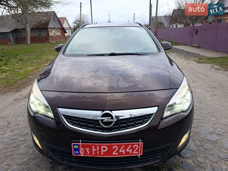 Універсал Opel Astra 2012 в Старій Вижівці