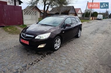 Универсал Opel Astra 2012 в Старой Выжевке