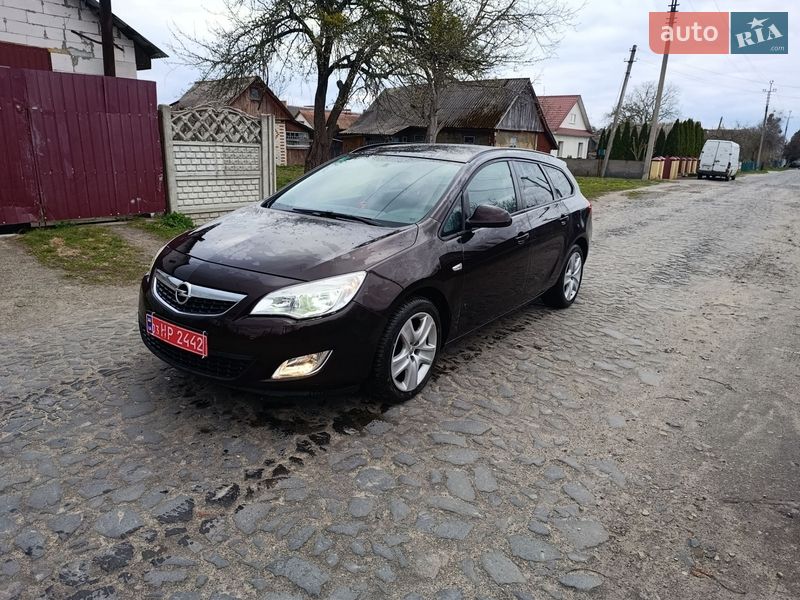 Універсал Opel Astra 2012 в Старій Вижівці