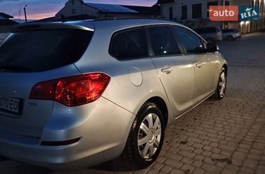 Універсал Opel Astra 2011 в Дунаївцях