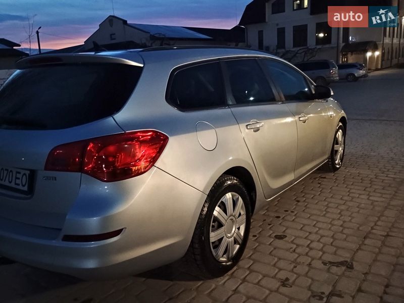Opel Astra 2011