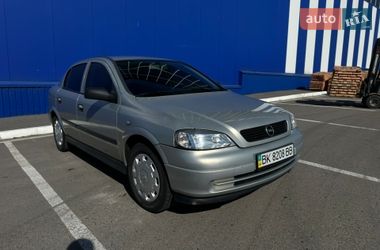 Седан Opel Astra 2008 в Ровно