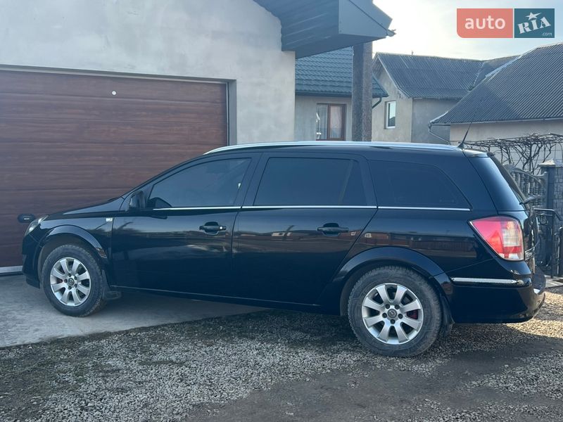 Універсал Opel Astra 2010 в Коломиї