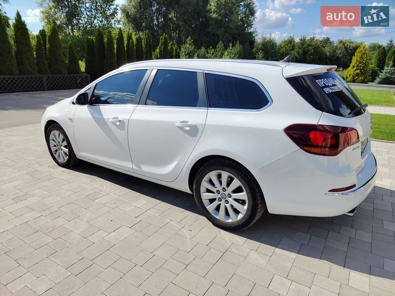 Універсал Opel Astra 2014 в Сумах