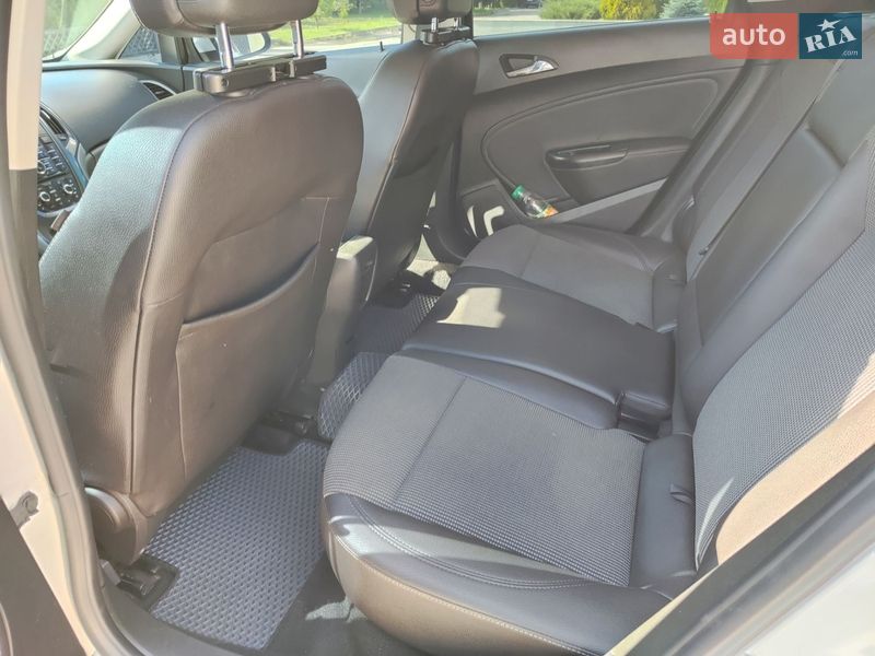 Універсал Opel Astra 2014 в Сумах