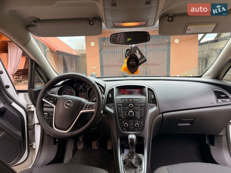 Універсал Opel Astra 2011 в Довгому