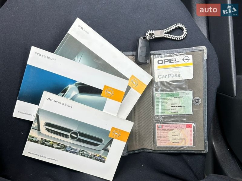 Хетчбек Opel Astra 2004 в Ужгороді