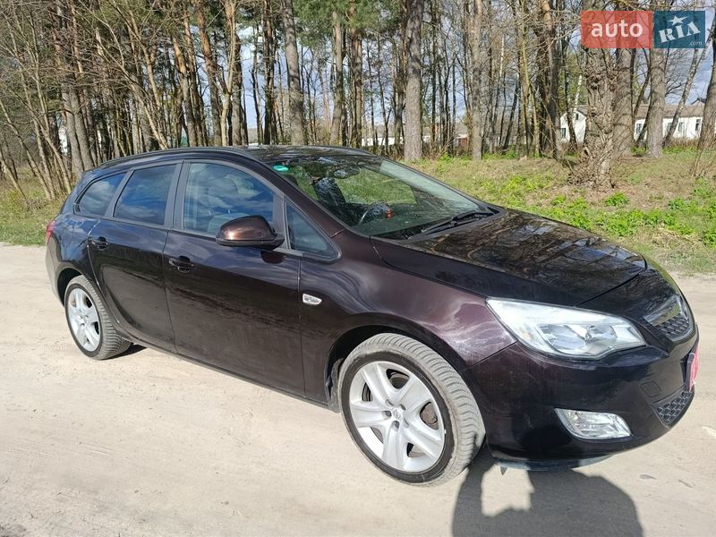 Універсал Opel Astra 2012 в Старій Вижівці