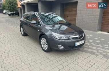 Универсал Opel Astra 2011 в Ивано-Франковске