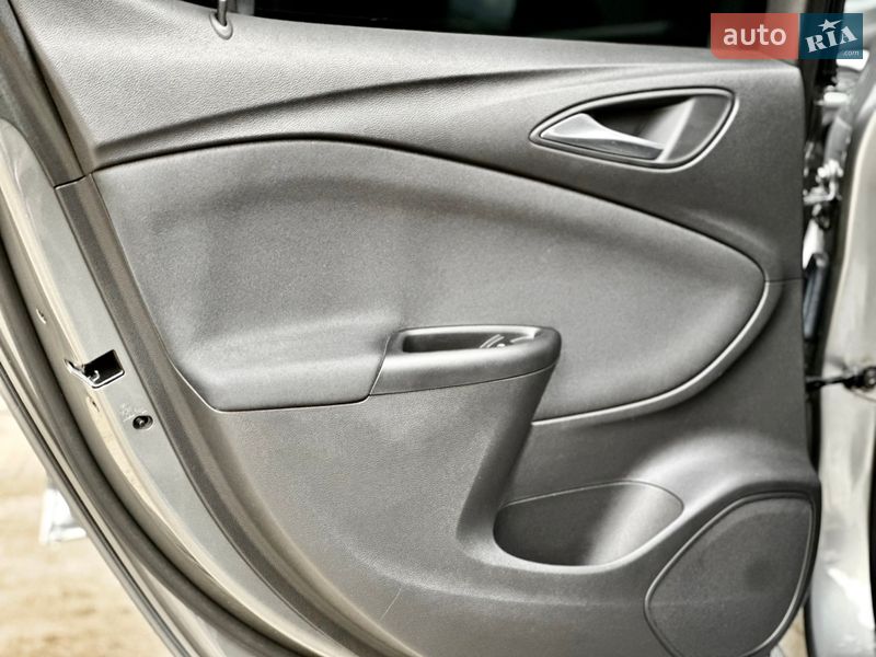 Хэтчбек Opel Astra 2018 в Киеве