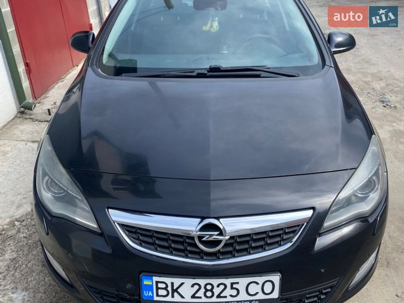 Opel Astra 2011 Opel Astra 2011