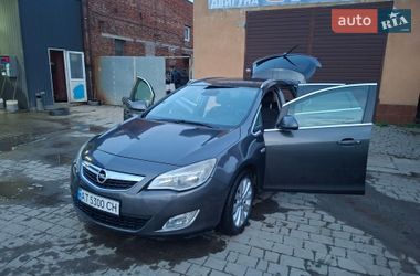 Універсал Opel Astra 2011 в Івано-Франківську