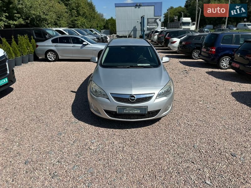 Универсал Opel Astra 2011 в Ровно фото 2 Универсал Opel Astra 2011 в Ровно