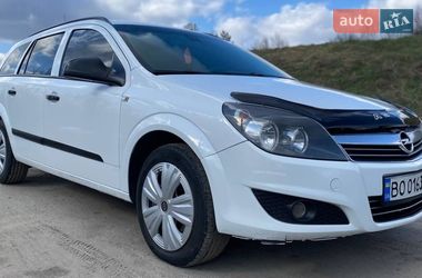 Универсал Opel Astra 2011 в Кременце
