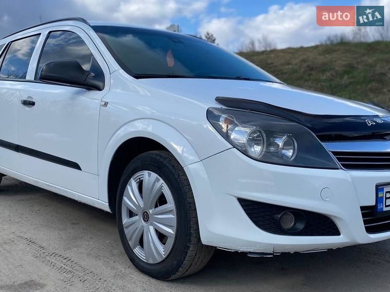 Opel Astra 2011 Opel Astra 2011