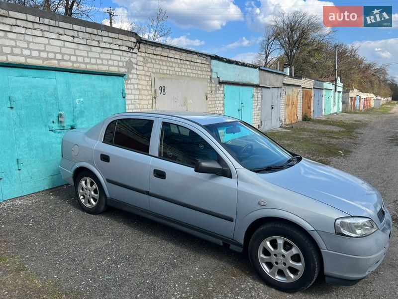 Седан Opel Astra 2005 в Лозовій