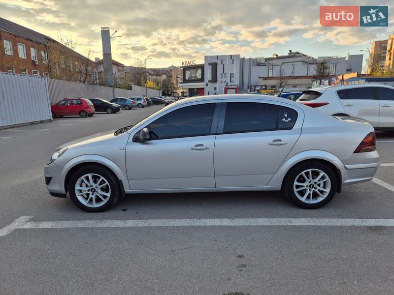Седан Opel Astra 2011 в Харкові