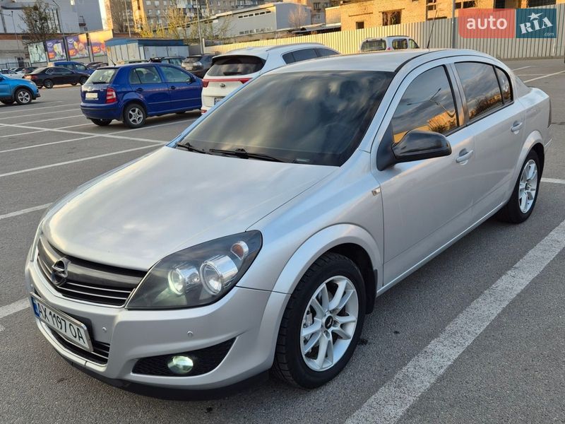 Седан Opel Astra 2011 в Харкові