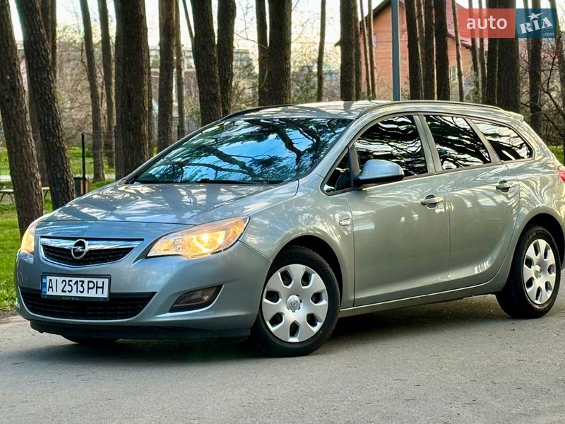 Универсал Opel Astra 2011 в Киеве