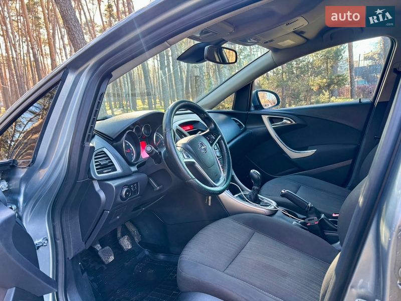 Универсал Opel Astra 2011 в Киеве