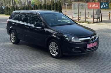 Універсал Opel Astra 2010 в Луцьку