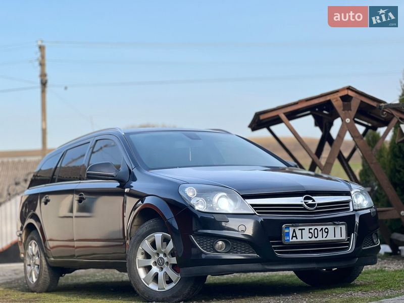 Універсал Opel Astra 2010 в Коломиї